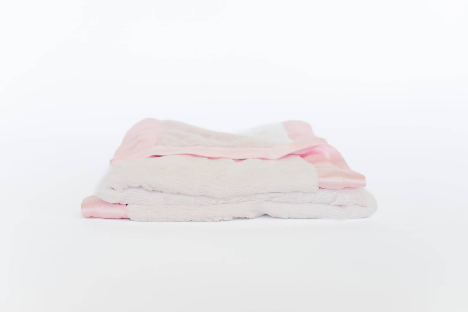 ellie and sam – Engroshandel Hyggetæppe - Baby – Luksus Satin Kant Tæppe - Lyserød6