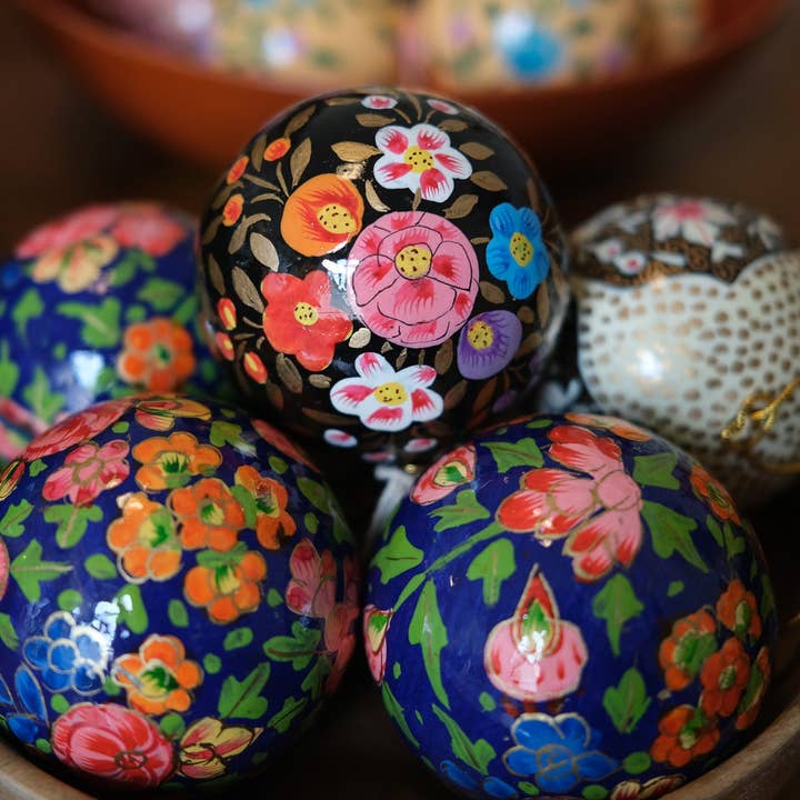 East End Press – wholesale Ornament – UK/EU: Dark Blue Blossoms Bauble13