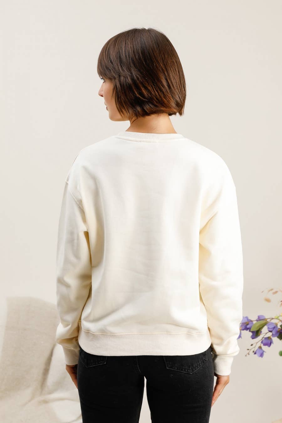 Attrait Paris - Wholesale Graphic Sweatshirt - Women's - Crew neck sweatshirt, lace-up sneakers11