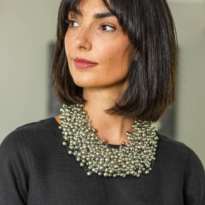 Perle klynge halskæde for engroshandel hos Arte Italica & Crown Linen Designs