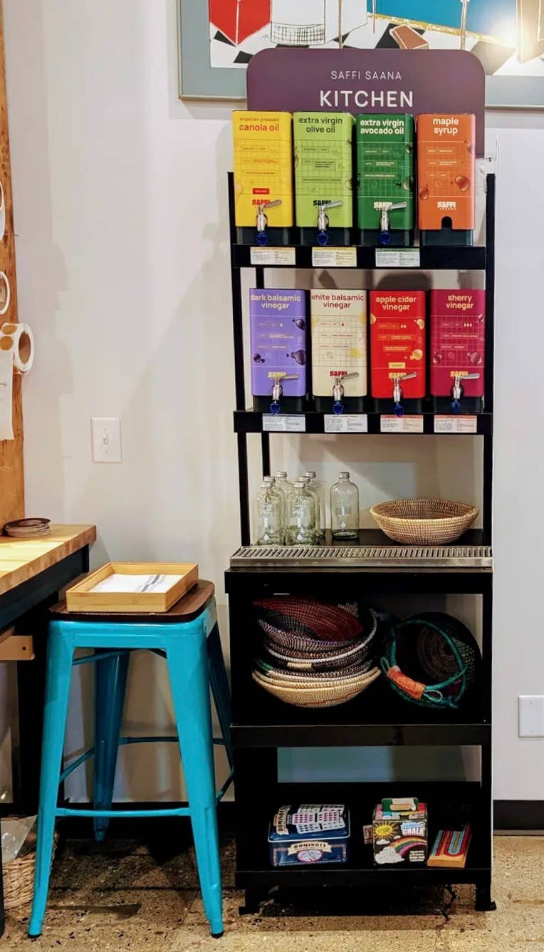 Saffi Saana - Venta al por mayor Estantes de exposición de minoristas - Alimentos y bebidas - Fijación de metal Saffi Saana con señalización1