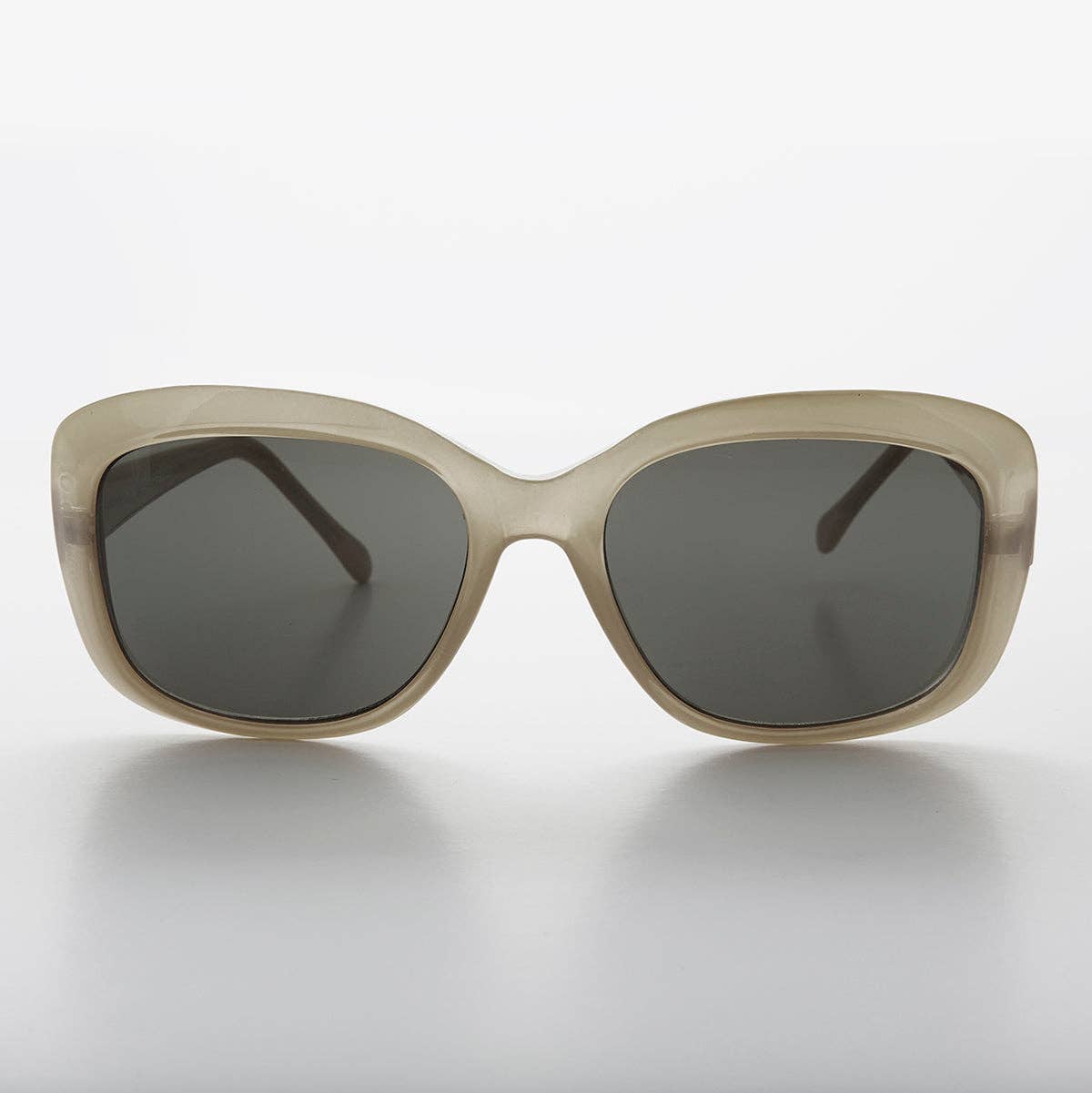 SUNGLASS MUSEUM - Wholesale Sunglasses - Women's - Square Retro Vintage Women's Sunglass - Gwen4