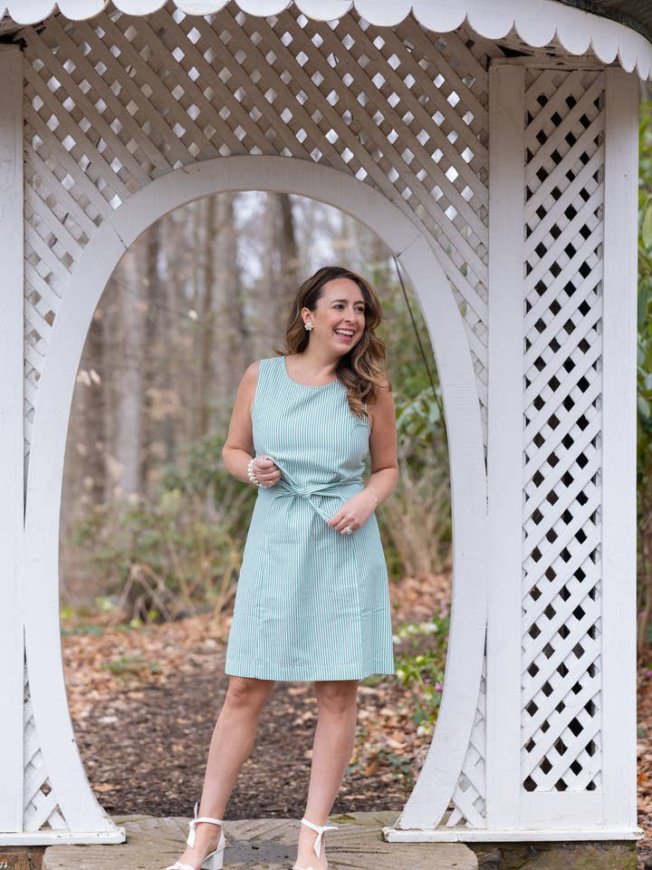 O Vestido Kalyn em Verde Seersucker por atacado de Duffield Lane