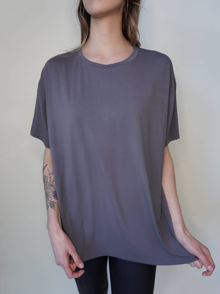 Kasia - Vente T-shirt – femme - T-shirt en bambou surdimensionné – Confort sans effort, style raffiné4