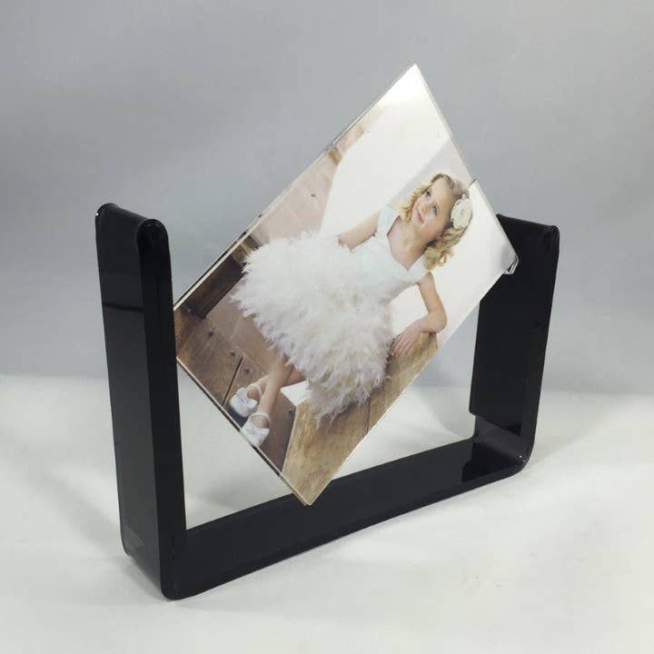 FIXTUREDISPLAYS – wholesale Bildram – Ram, Akryl Bordsskiva 8,4 cm x 13 cm hängande snurrande fotoram menyhållare 207090