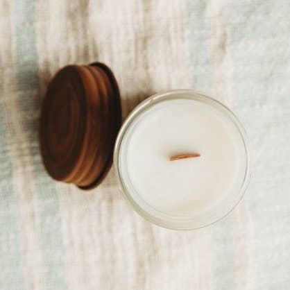 Woodsy Wicks – wholesale Burkljus – Leavenworth Oktoberfest ljus - Träveke - 100% sojavax