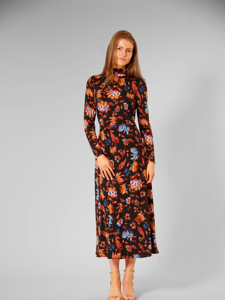 ROBE MIDI AVEC MANCHES LONGUES ET COL MONTANT pour la vente par Julia Jordan