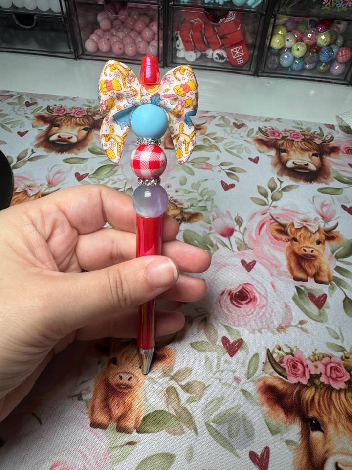 Winnie The Pooh Bolígrafo con Lazo para venta al por mayor de Sweet Rosewood Boutique