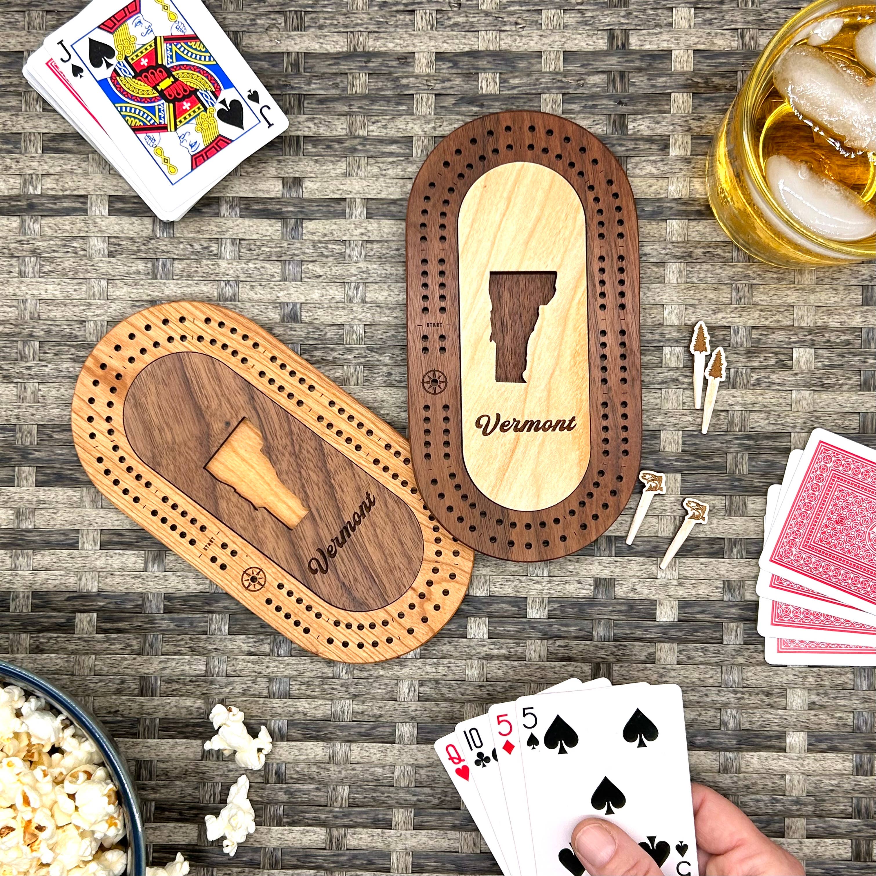 Cast & Carve - Venta al por mayor Juegos de mesa - Juego de minitablas de viaje de EE. UU., con pinzas personalizadas41