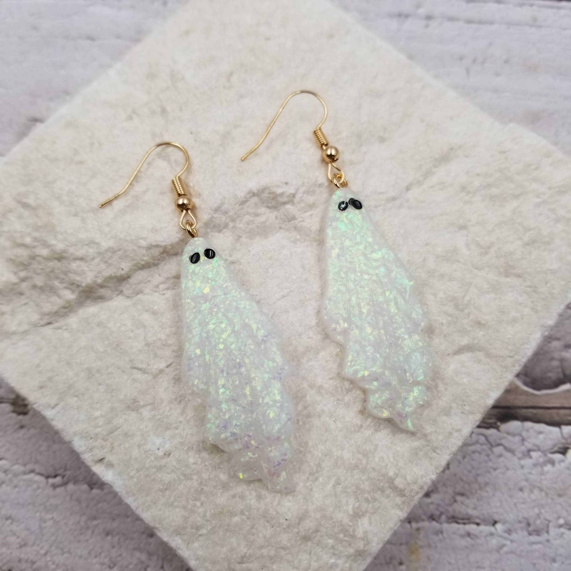 Treasure Wholesale - Wholesale Dangle Earrings - Halloween White Ghost Earrings