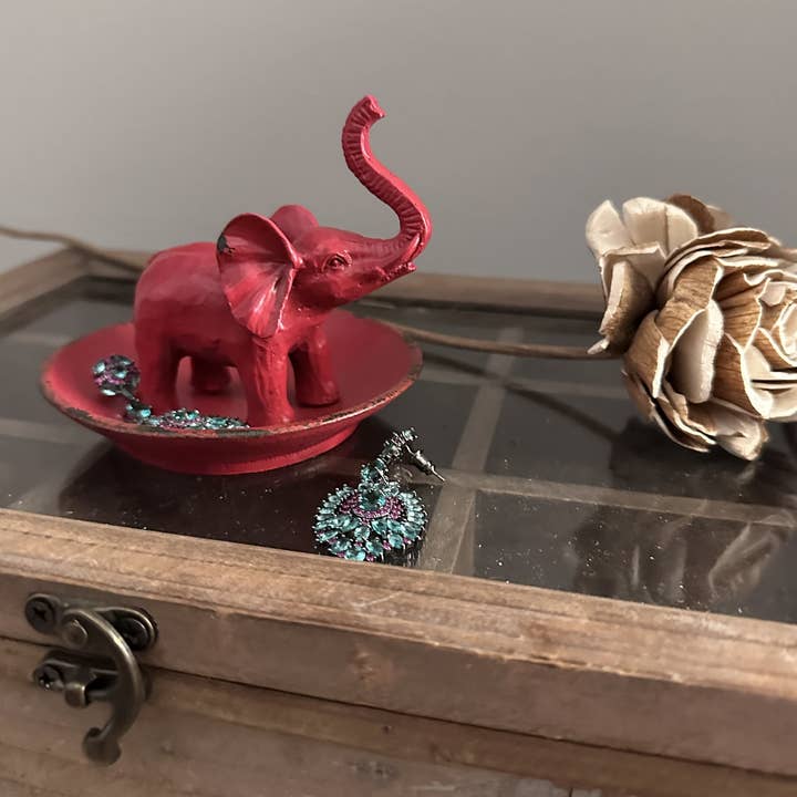Vagabond Vintage – wholesale Jewellery dish – Pewter Elephant Ring Dish in Red