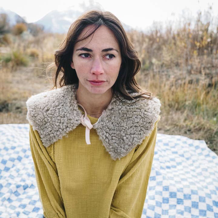 Daughter of the Mountain - Wholesale Scarf - Women's - Curly ShepherdessÂ