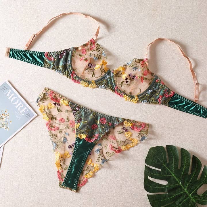 FurDecoration - Vendita all'ingrosso Completino intimo - Donna - Set Reggiseno e Mutandine con Stampa Floreale e Ferretto