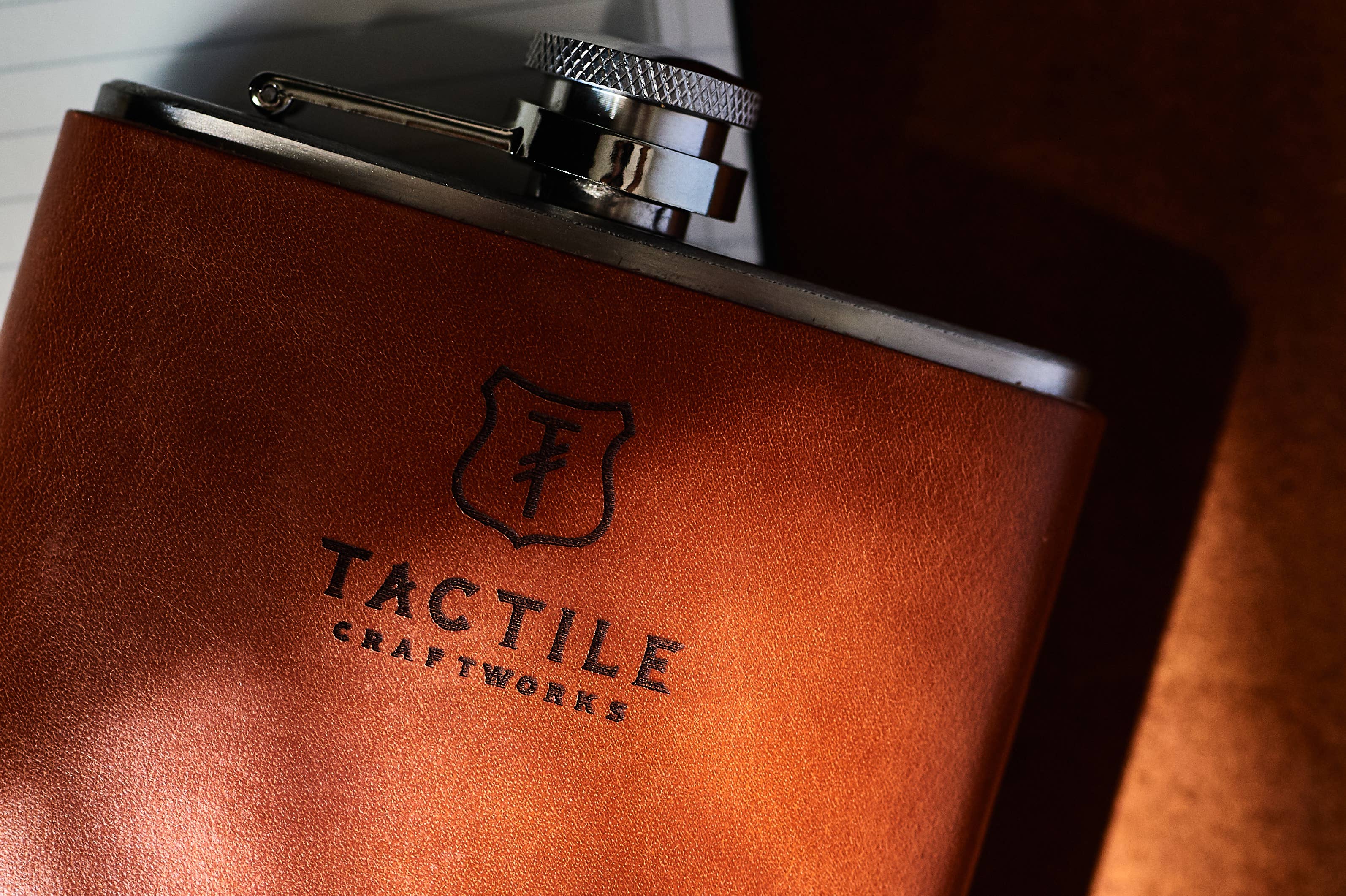 Tactile Craftworks – Cantil por atacado – Frasco de logotipo personalizado6