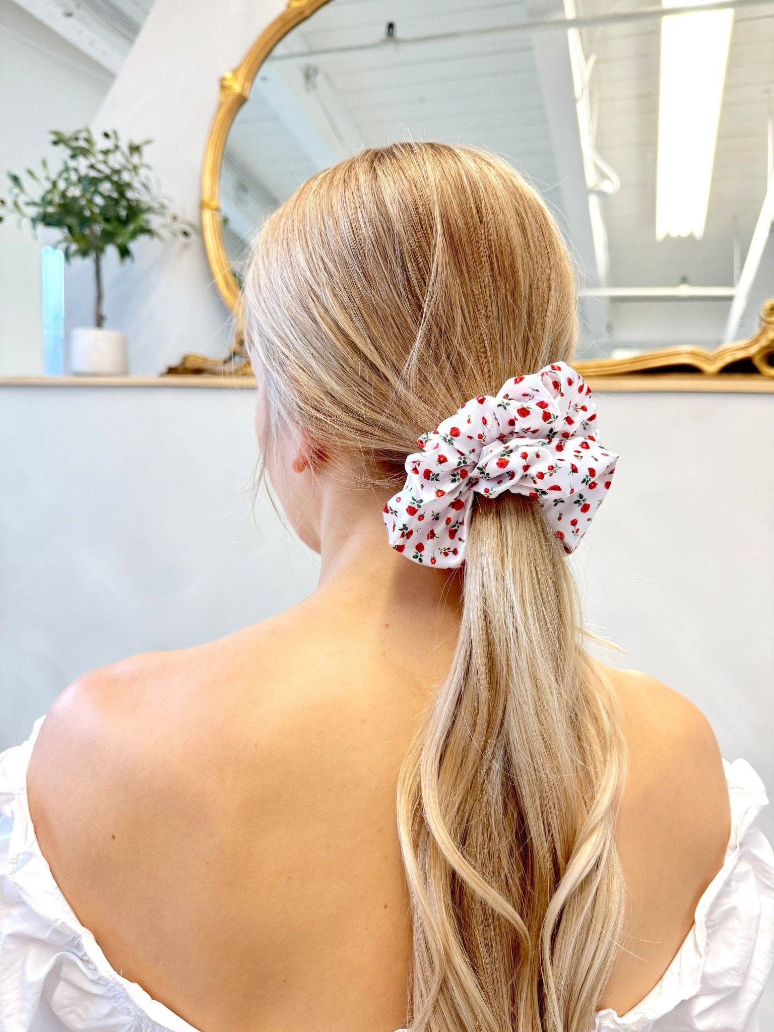 Beyond Scrunchies - Wholesale Scrunchie - Dames - RED ROSES - Scrunchie van moerbeizijde1