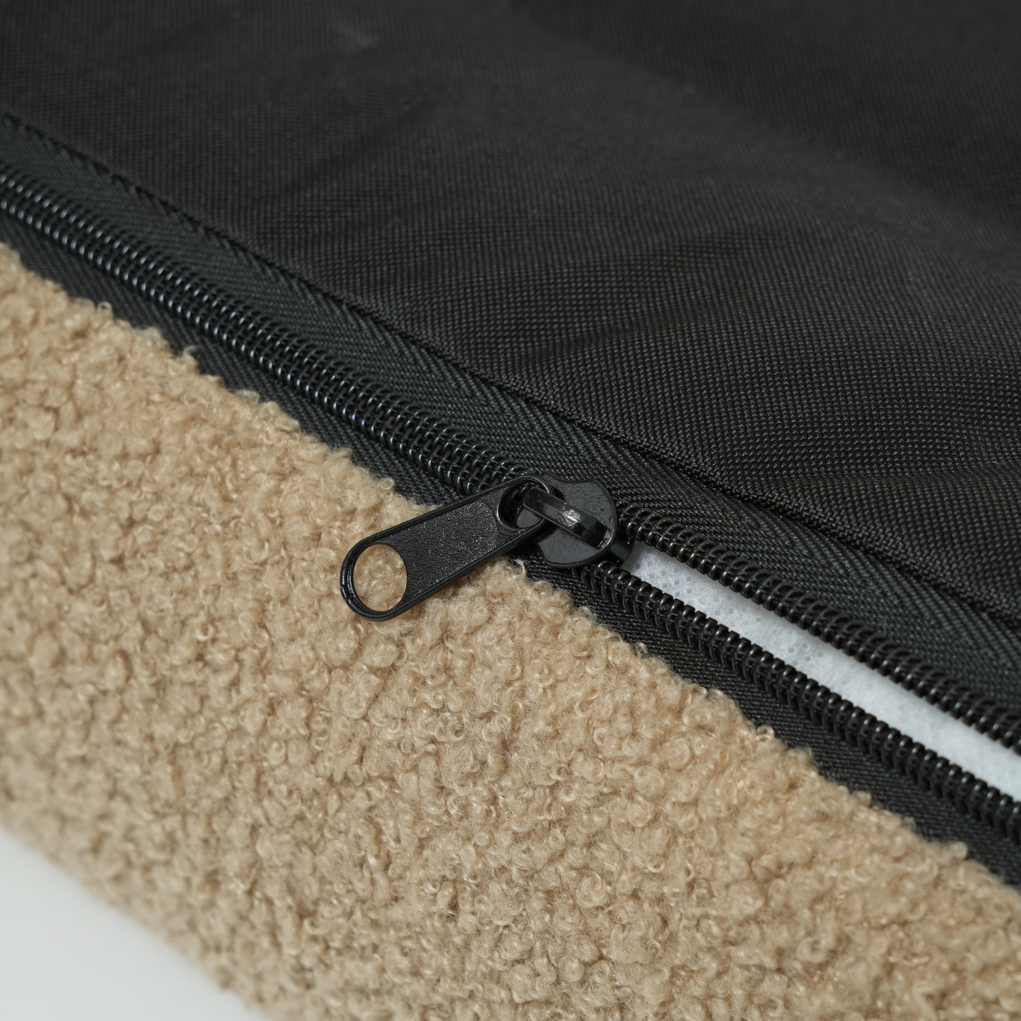 Staey – wholesale Husdjursbädd – Hund – Hundbädd Karla i havre-färgad bouclé5