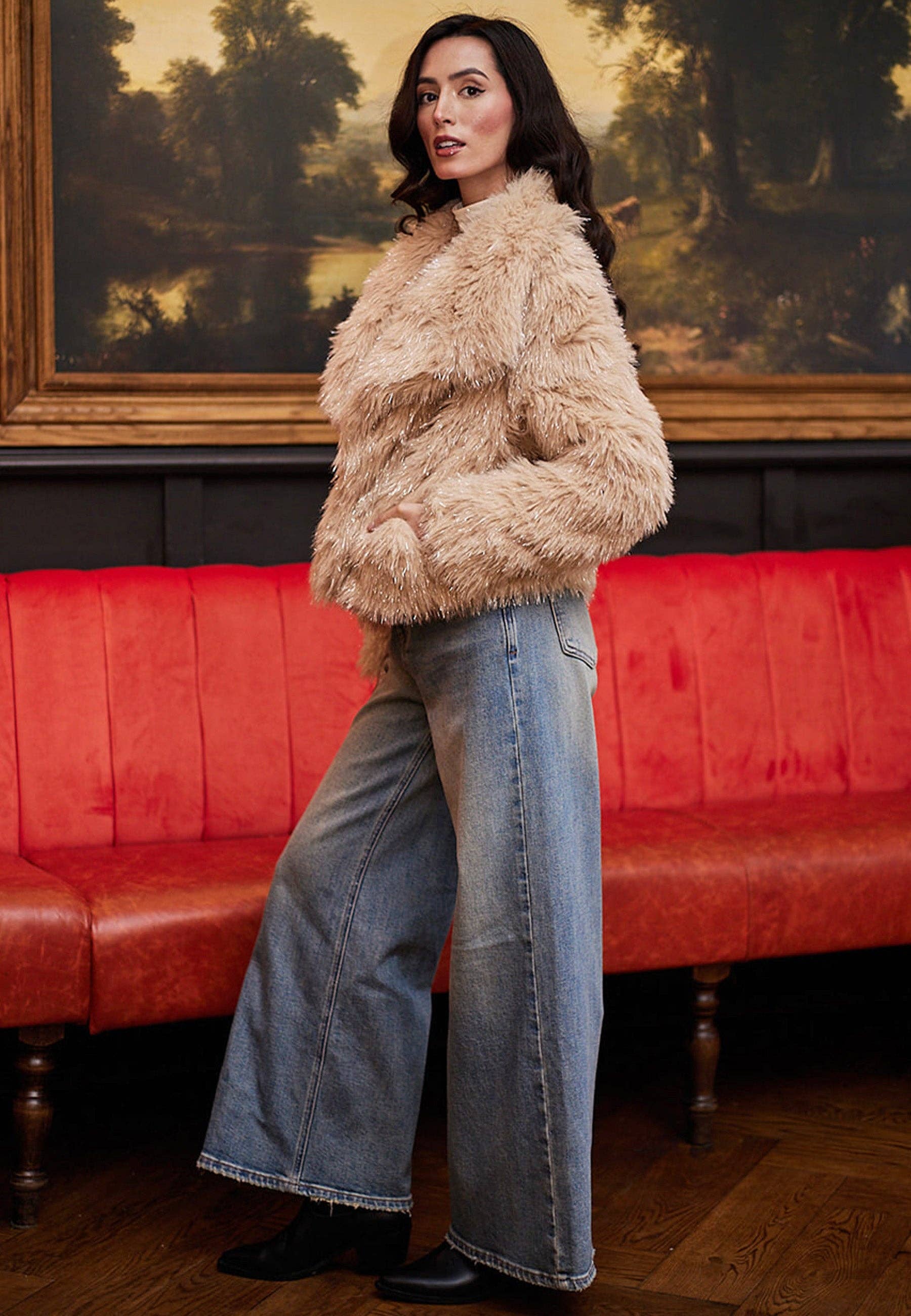 ANGELEYE – wholesale Fur/faux fur coat – Women's – Faux Fur Glittery Short Coat In Beige1