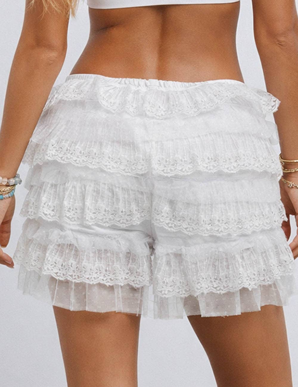 Sweetkama – Großhandel Shorts – Damen – Damen Shorts mit einfarbigem Spitzen-Mesh, gestuften Rüschen und Schleife.1