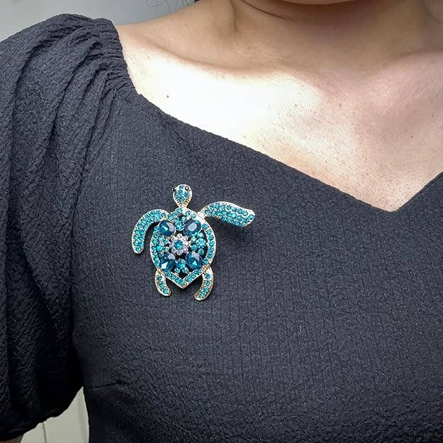 Magnifique Hearts - Vente Broches - Broche Tortue en Cristal Élégante - Strass Bleu Étincelant3
