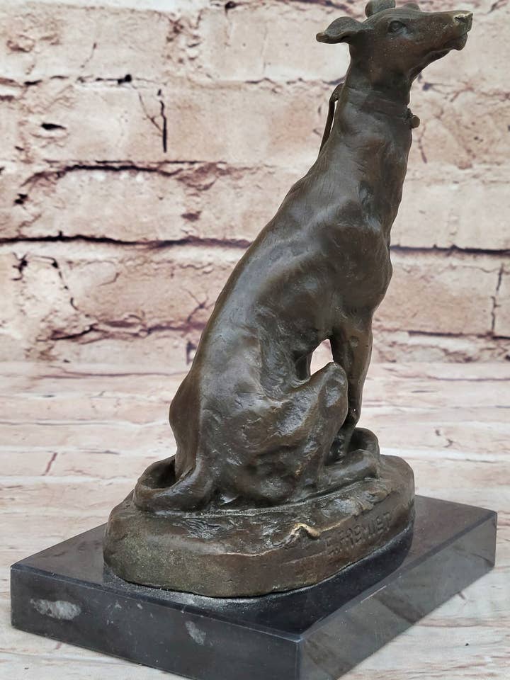 Escultura de bronce de galgo esbelto de Emmanuel Fremiet sobre base de mármol. para venta al por mayor de Bronzhaus