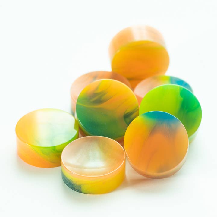 Boule de bowling recyclée Trixie Worry Stone, fluorescente pour la vente par Shire Post Mint