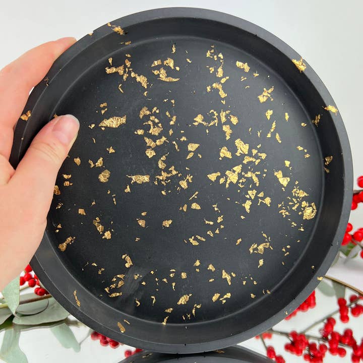 Jesmonite round decorative tray for wholesale by Vanil Noir Collection
