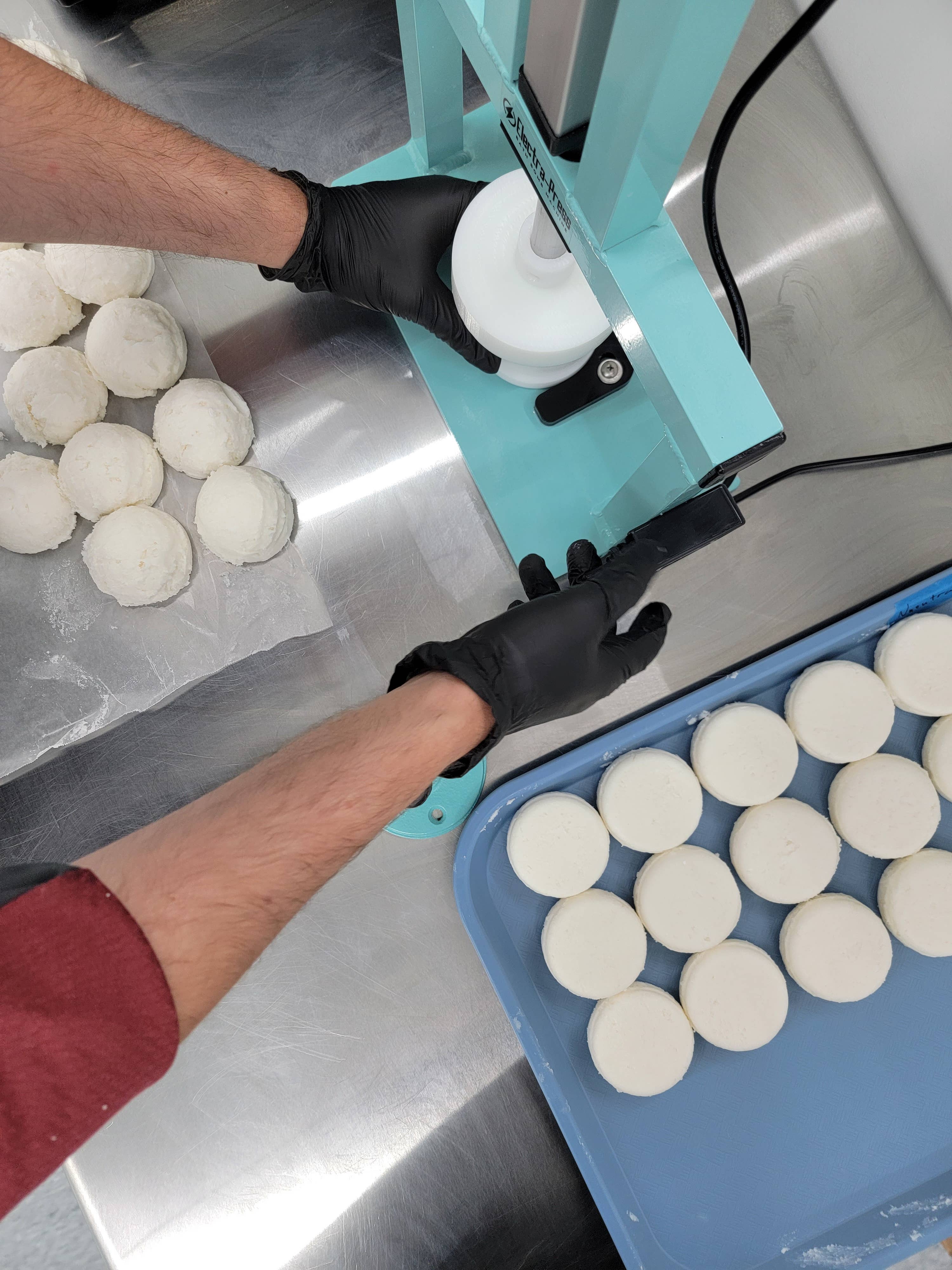 Modern Soapmaking - Wholesale Beard Wash/Shampoo - Solid Beard Wash Bar (pH-Balanced, Travel Friendly)3