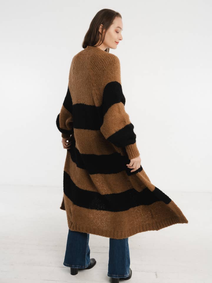 JULIA PARIS – Engroshandel Cardigan - Dame – Lang stribet cardigan i uldblanding
