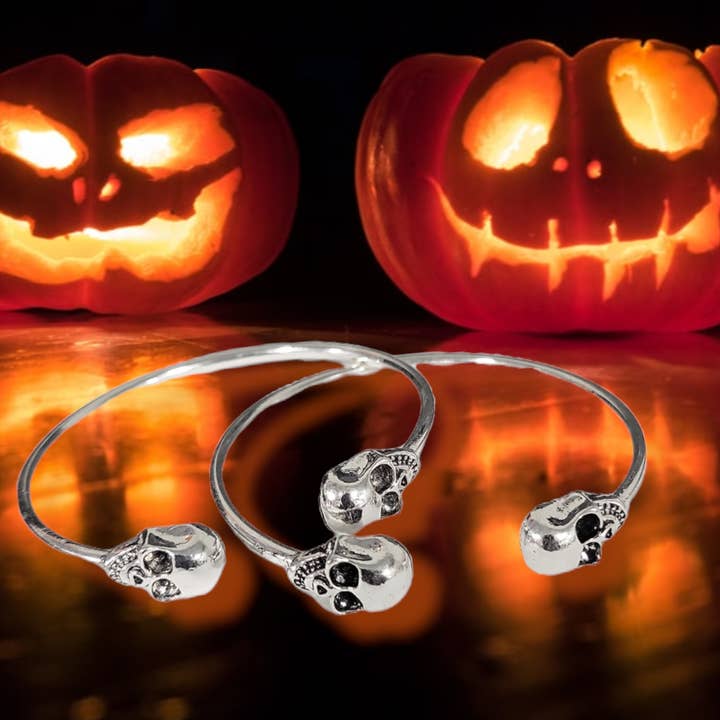 Bracelet en argent Squelette superposable en acier inoxydable pour la vente par The Candy Collections