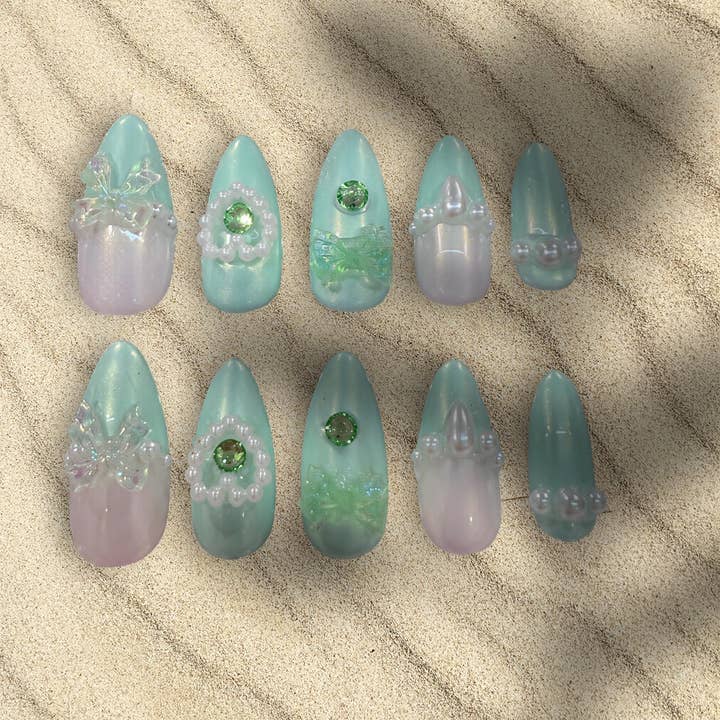 menthe et perle pour la vente par OVER THE TOP NAILS