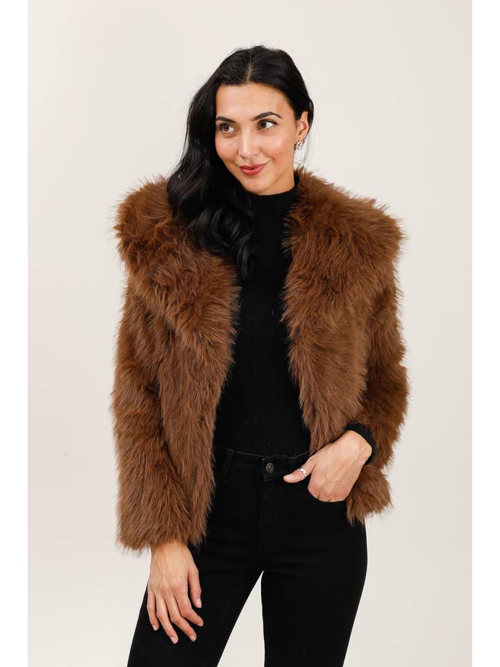 Attrait Paris - Wholesale Fur/Faux Fur Coat - Women's - Short coat in long pile faux fur8