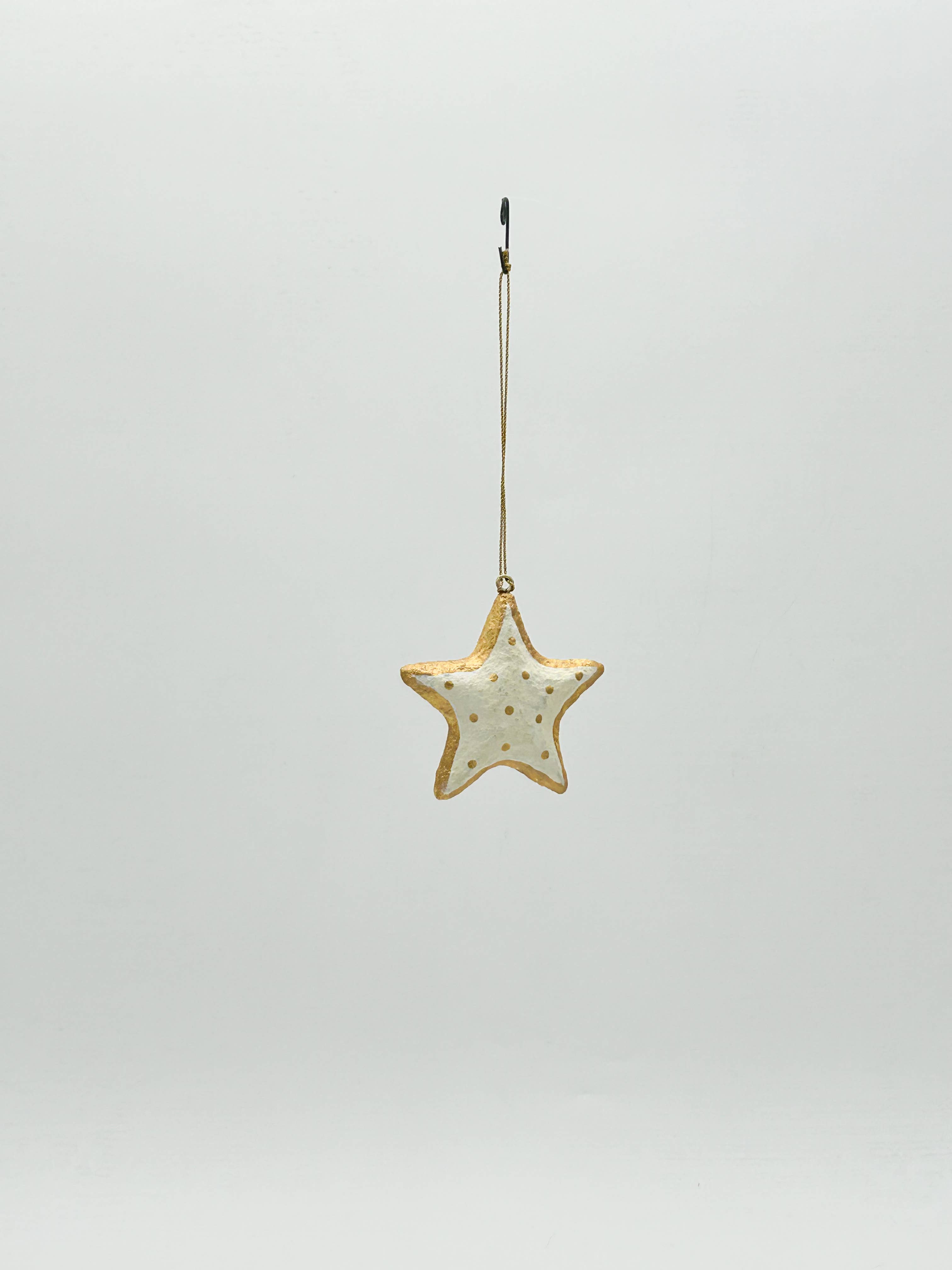 Kalid Christmas - Vente Objets de décoration - Ornement suspendu étoile en coton mâché crème avec liseré doré0