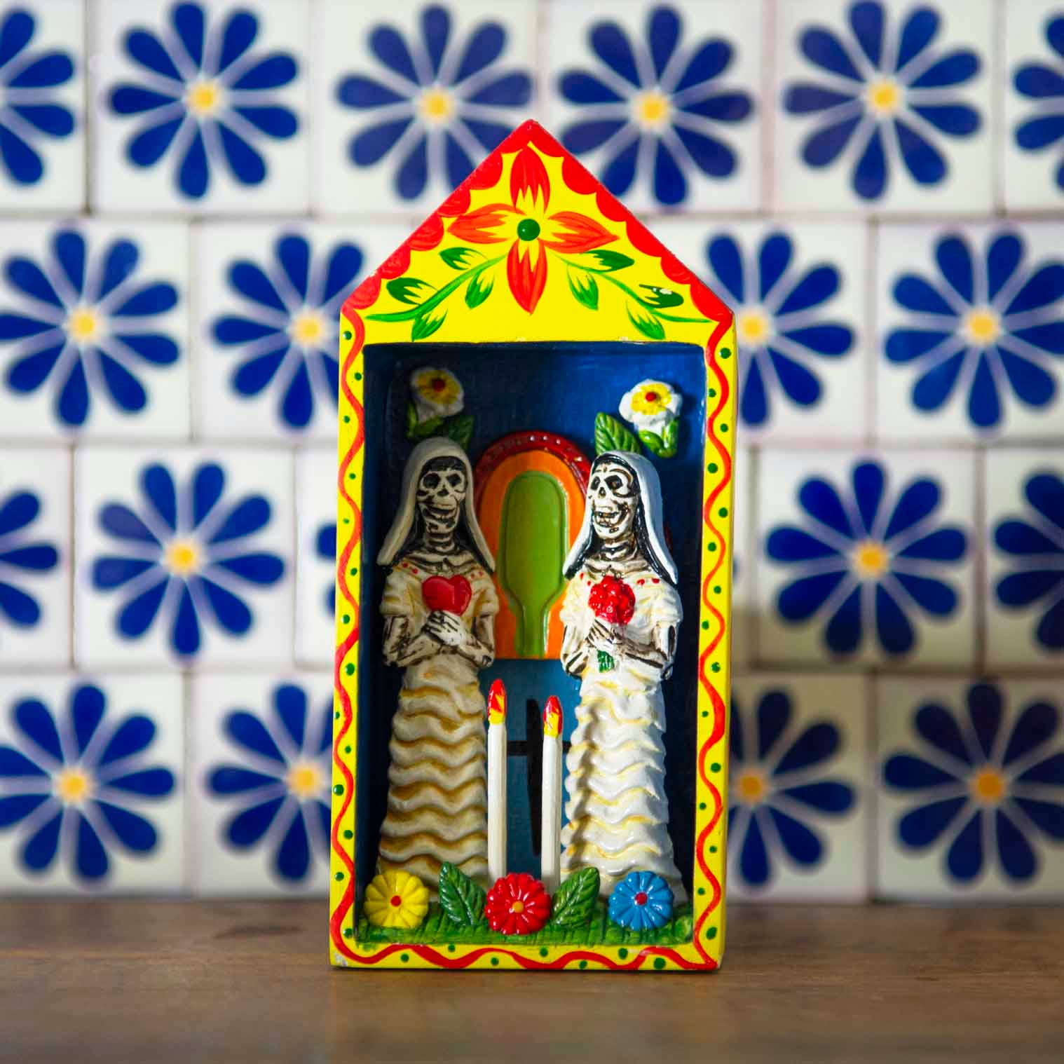Siesta – Estatueta decorativa por atacado – Retablo de Casamento Alto - Duas Noivas