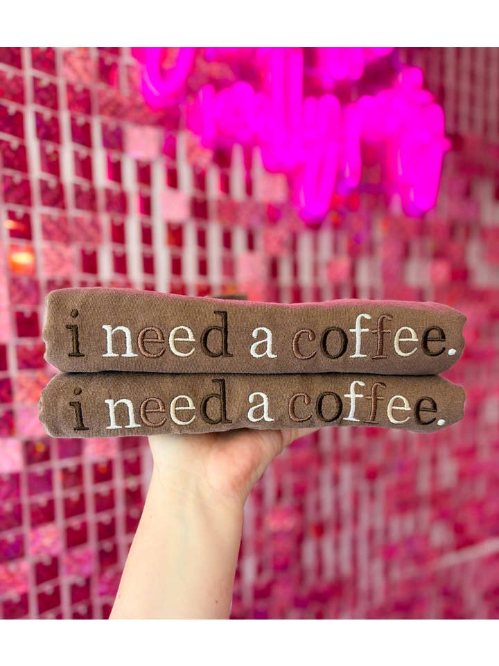 Espresso T-shirt brodé "J'ai besoin d'un café" | T-shirt tendance, t-shirt d'été en vente sur Faire5