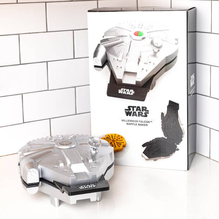 Uncanny Brands - Wholesale Kitchen Appliance - Uncanny Brands Star Wars Deluxe Millennium Falcon Waffle Maker4