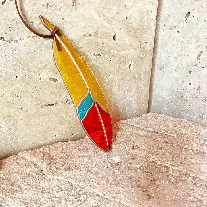 Vetrata Classica Piuma (Arancione.Blu.Giallo.) per la vendita all'ingrosso da parte di Colin Adrian Glass