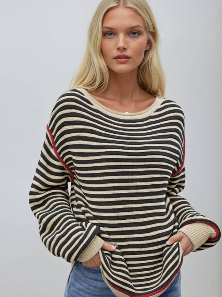 CAMISOLA DE MALHA COM TEXTURA E DECOTE BARCO ÀS RISCAS W1582TIA por atacado de WISTERIA LANE