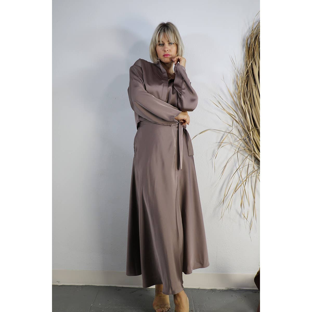 MARRÓN MALVA CONJUNTO DE TOP CORTO DE SATÉN CON FALDA CRUZADA de venta al por mayor en Faire16