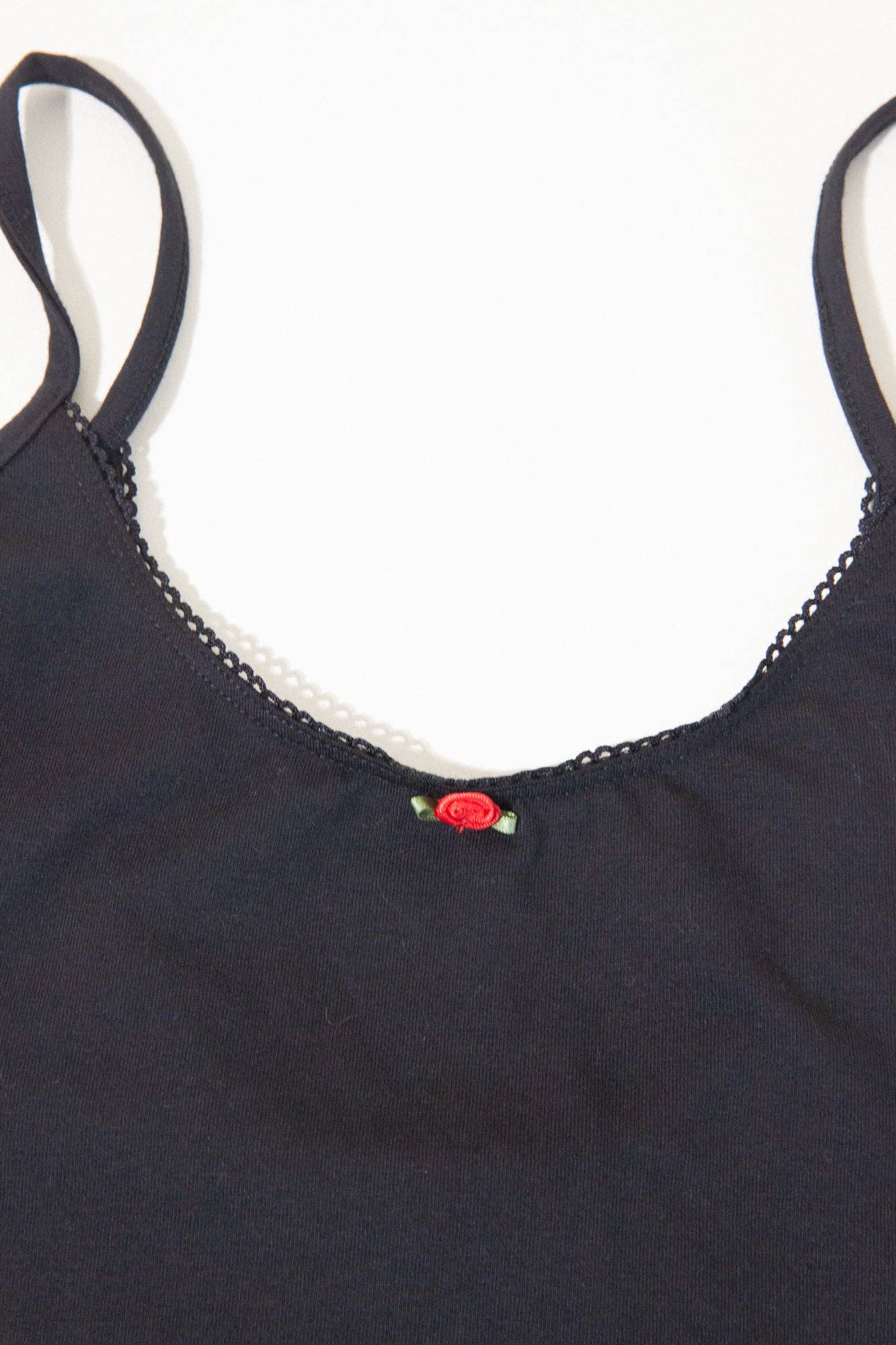 Onyx CAMI MIT U-AUSSCHNITT AUS ONYX für den Großhandel auf Faire6