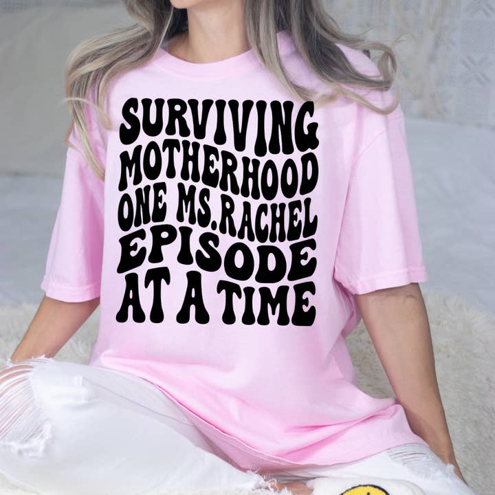 Survivre avec le T-shirt unisexe teint en vêtement Ms Rachel pour la vente par Apparel Crush