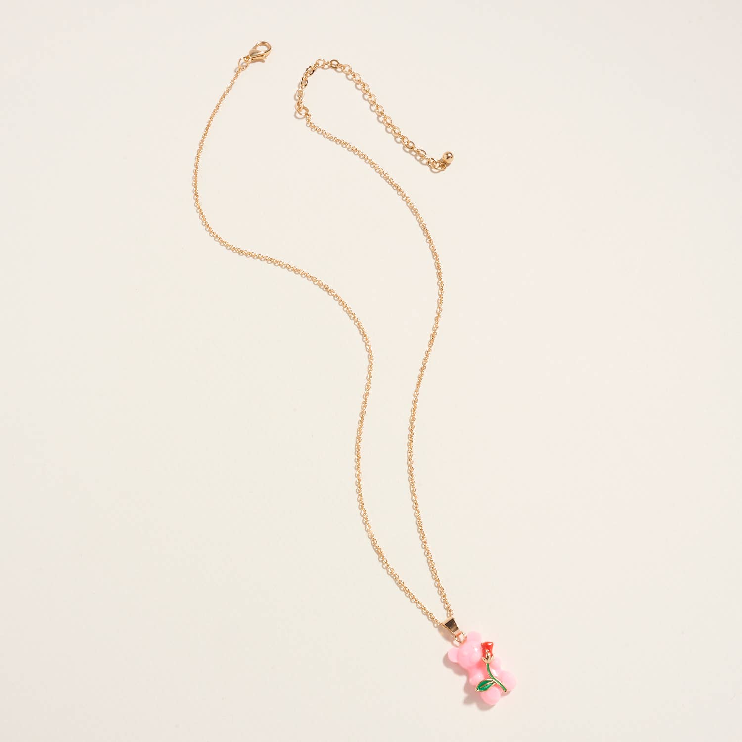 Designature New York – Großhandel Kette mit Anhänger/Charm – Bär mit Blumenform Farbe Emaille Kurze Halskette2