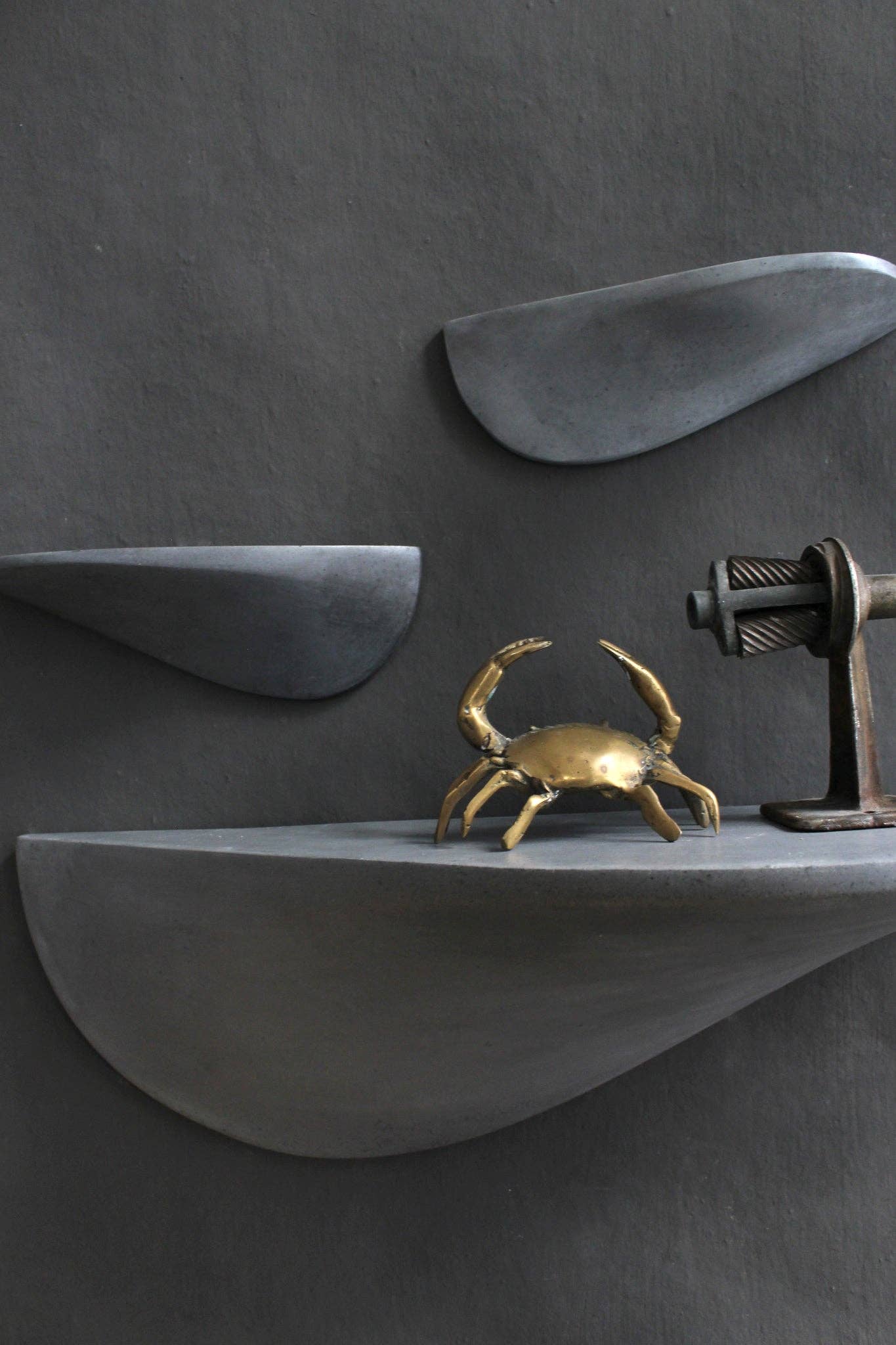 Formpoet - Wholesale Wall Mounted Shelf - Wall shelf concrete large - grey9