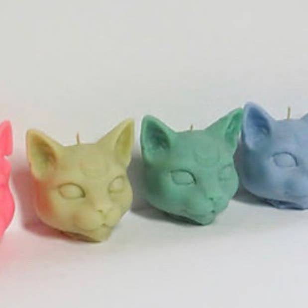 Daralyn's Designs - Wholesale Novelty Candle - Moon Cat Pillar Candle1