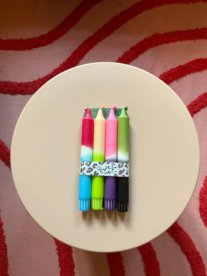 Bougies Dip Dye Néon Set de 4 Mélange Coloré - Décoration Premium Teint à la Main pour la vente par Wichtigedinge