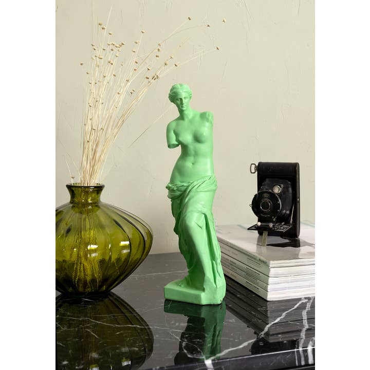 Gdeco - Wholesale Sculpture - Venus Green Resin Sculpture 30Cm1