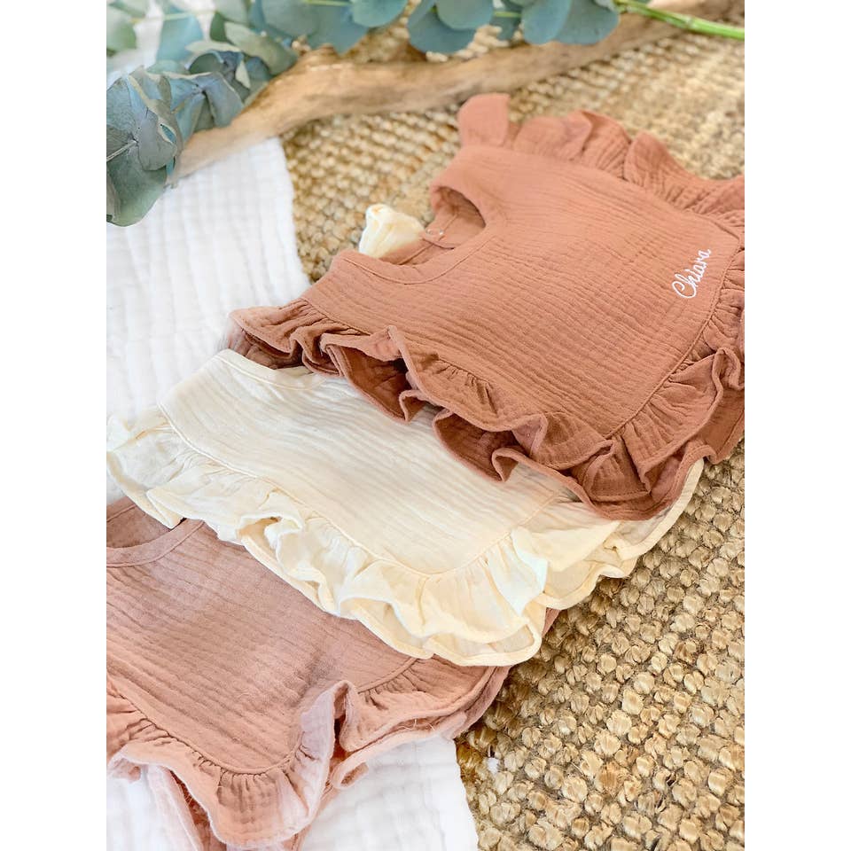 Mademoiselle, bavoir & blouse pour la vente par Maison Pioline