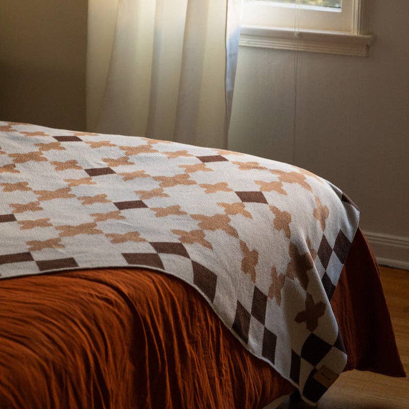 Bien Mal - Wholesale Throw Blanket - Cafecito con Leche - Knitted Throw Blanket1