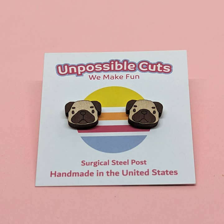 Unpossible Cuts - Vendita all'ingrosso Orecchini a bottone - Orecchini in legno fatti a mano a forma di carlino | Pet Lover | Cane2