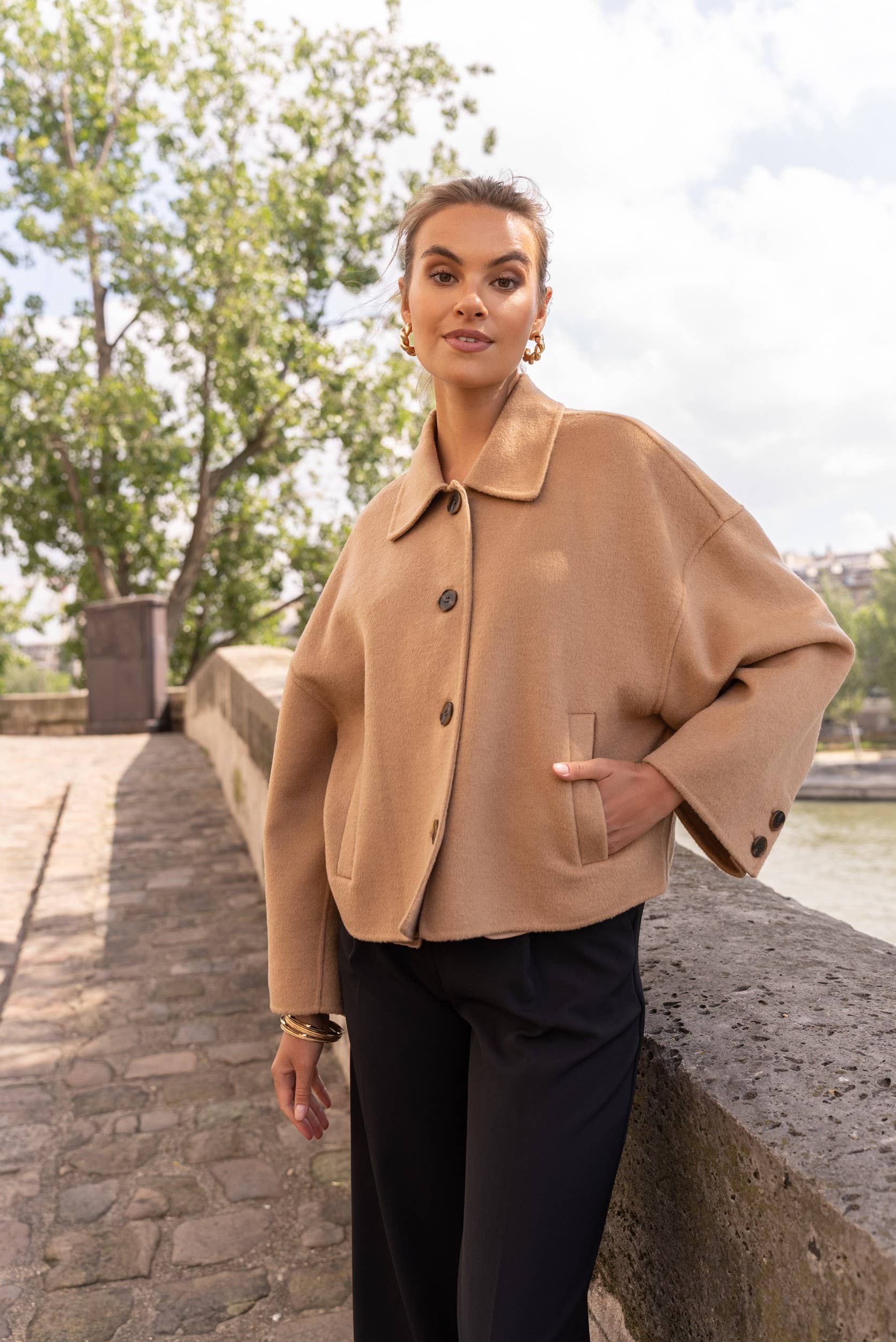 Attentif Paris - Vendita all'ingrosso Cappotto - Donna - Cappotto corto oversize artigianale in misto lana37