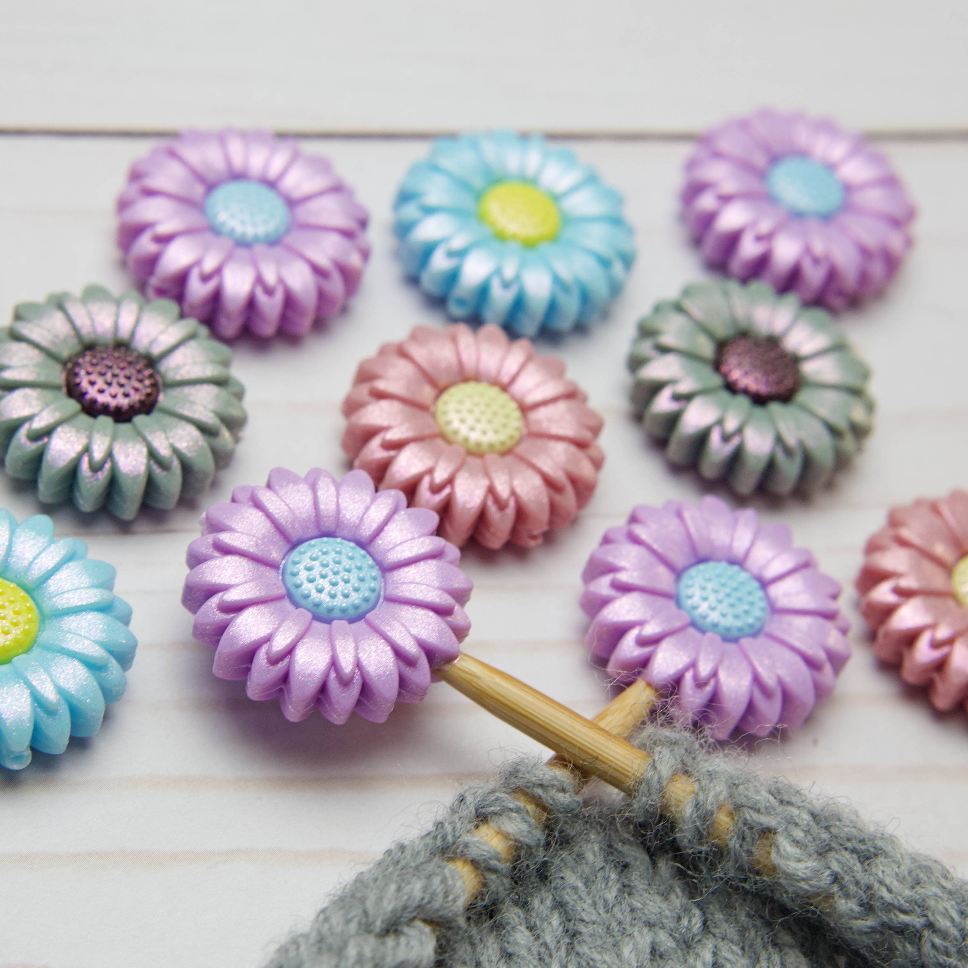 Fox & Pine Stitches - Wholesale Brei- en haakbenodigdheden - Roze Glansmadeliefje | Steekstoppers3